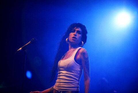 Amy_Winehouse_depressione_star_psicologia_in_tribunale
