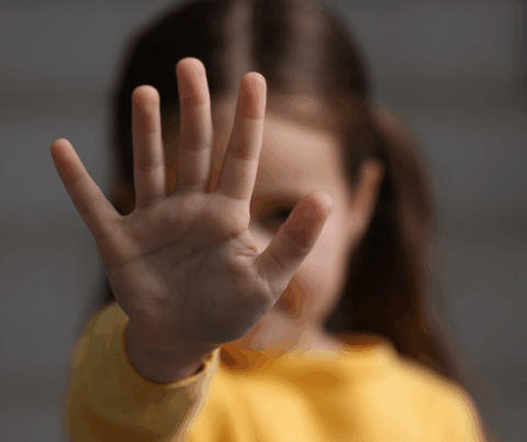 Pit risponde schiaffo